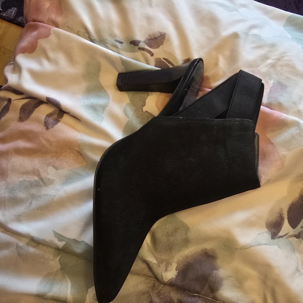 Tahari winter boots black suede